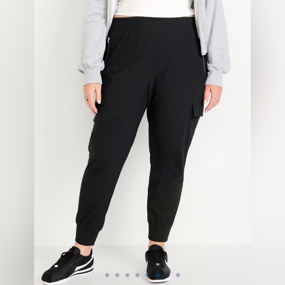 Old Navy - High Waisted SleekTech Go Dry Cargo Joggers - Picture 3 of 6